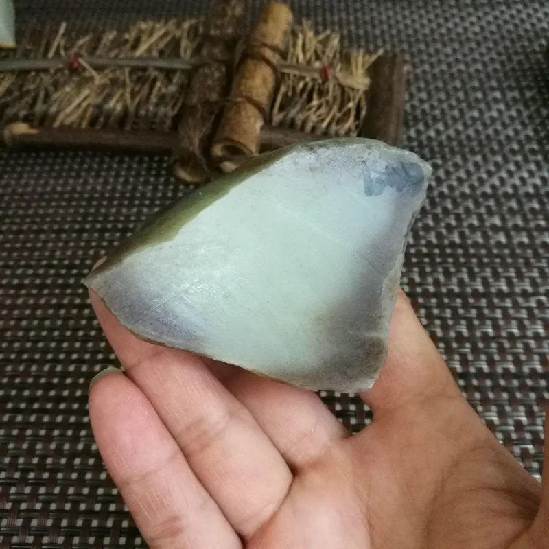 Natural Kunlun Jade Rough Nephrite Raw (201g, 7X5X4.5cm)