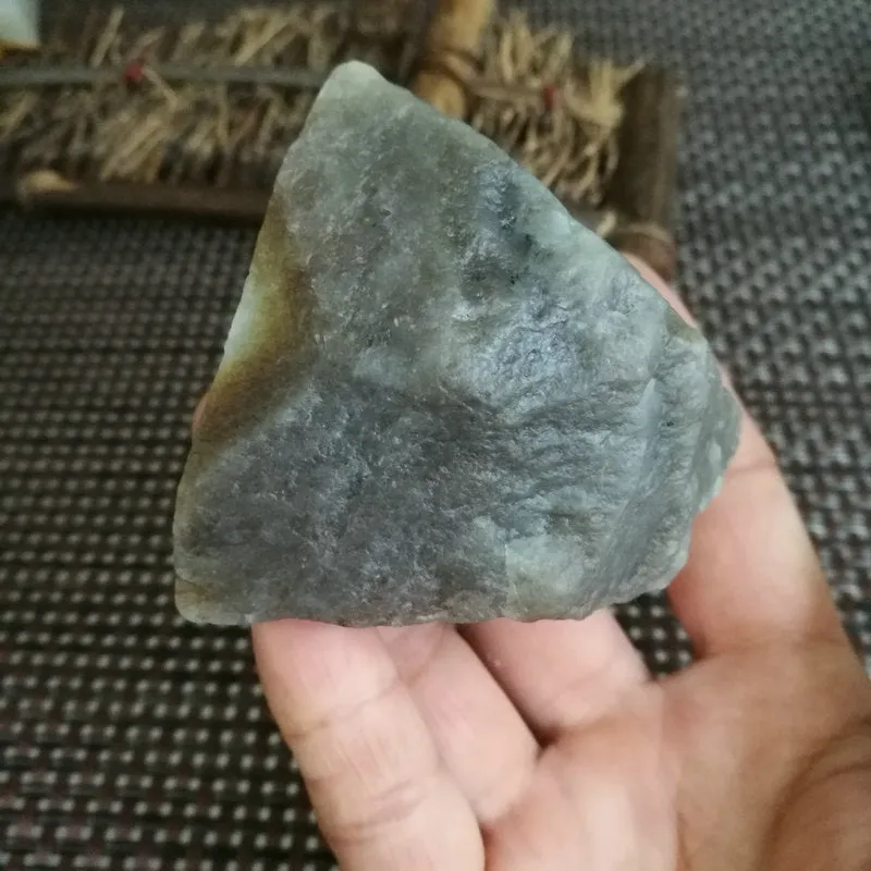 Natural Kunlun Jade Rough Nephrite Raw (201g, 7X5X4.5cm)