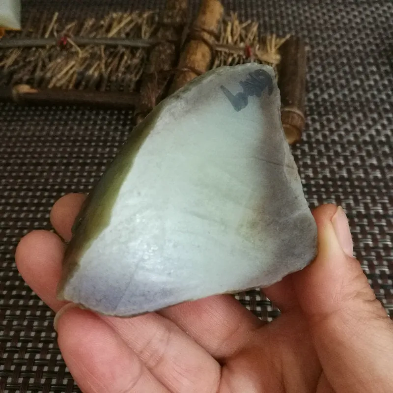Natural Kunlun Jade Rough Nephrite Raw (201g, 7X5X4.5cm)