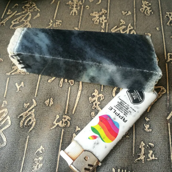 Natural Kunlun Jade Rough Nephrite Raw (219g, 10X2.5X2.4cm)