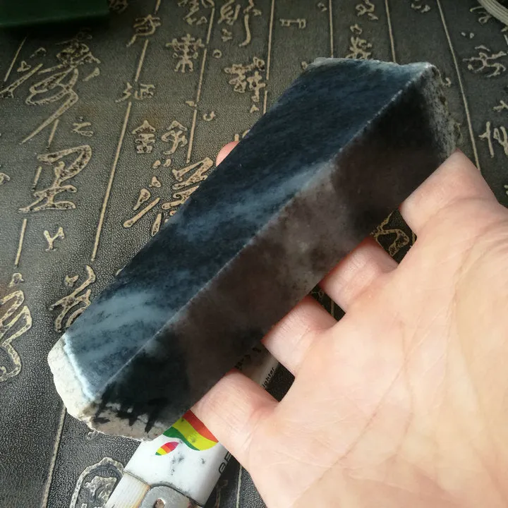 Natural Kunlun Jade Rough Nephrite Raw (219g, 10X2.5X2.4cm)