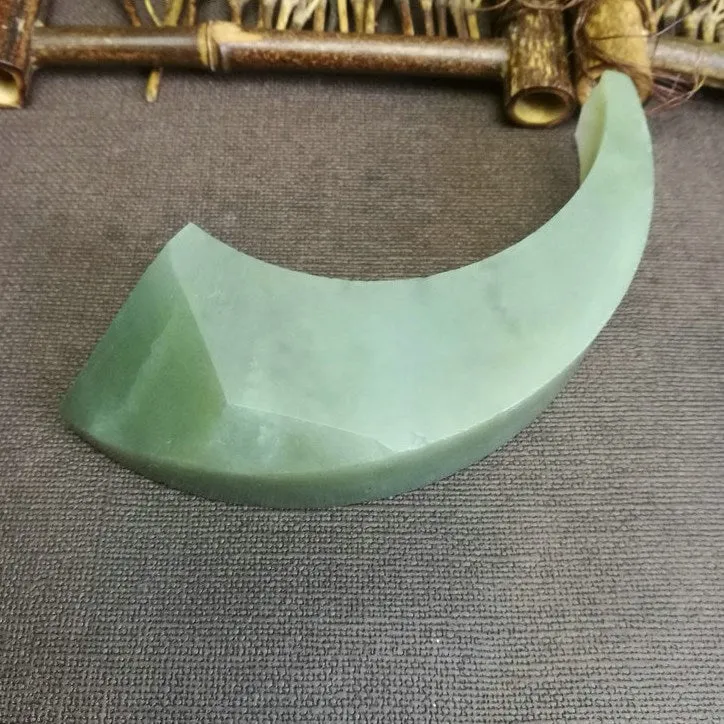 Natural Kunlun Jade Rough Nephrite Raw (256g,13X4X2.8cm)