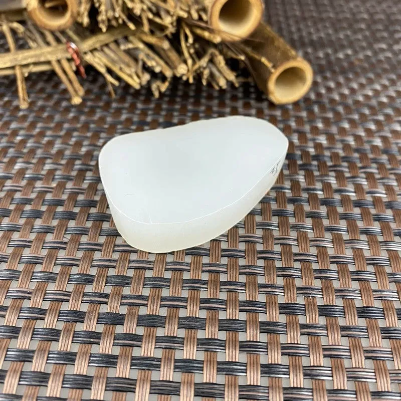Natural Kunlun Jade Rough Nephrite Raw (38g,4.7X3.3X1.0cm)