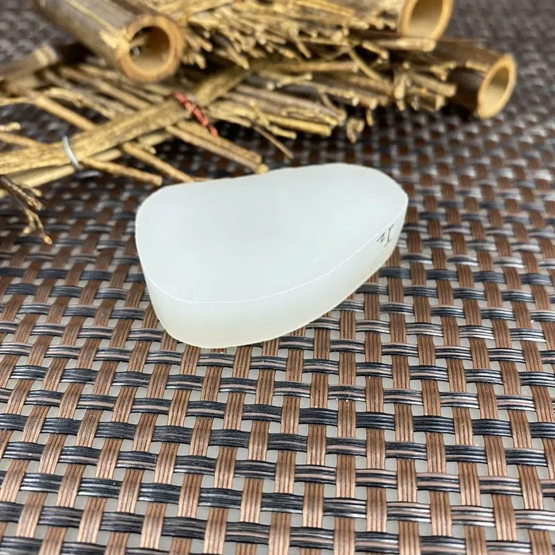 Natural Kunlun Jade Rough Nephrite Raw (38g,4.7X3.3X1.0cm)