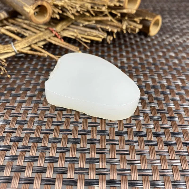 Natural Kunlun Jade Rough Nephrite Raw (38g,4.7X3.3X1.0cm)