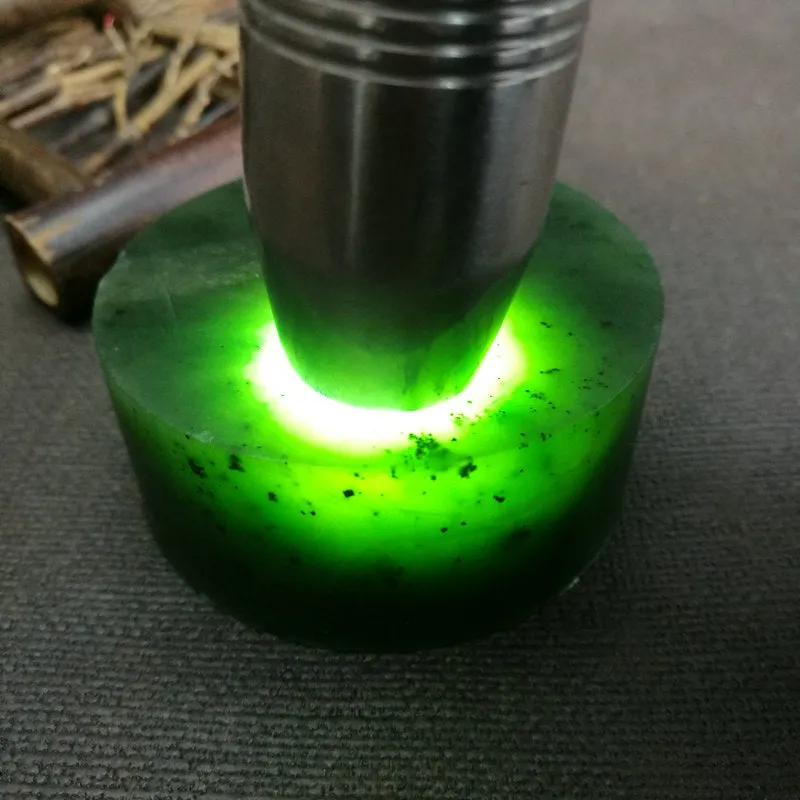 Natural Kunlun Jade Rough Nephrite Raw (5.6x2.5cm)
