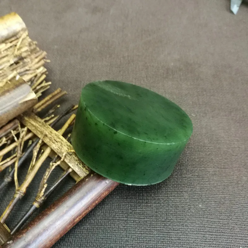 Natural Kunlun Jade Rough Nephrite Raw (5.6x2.5cm)