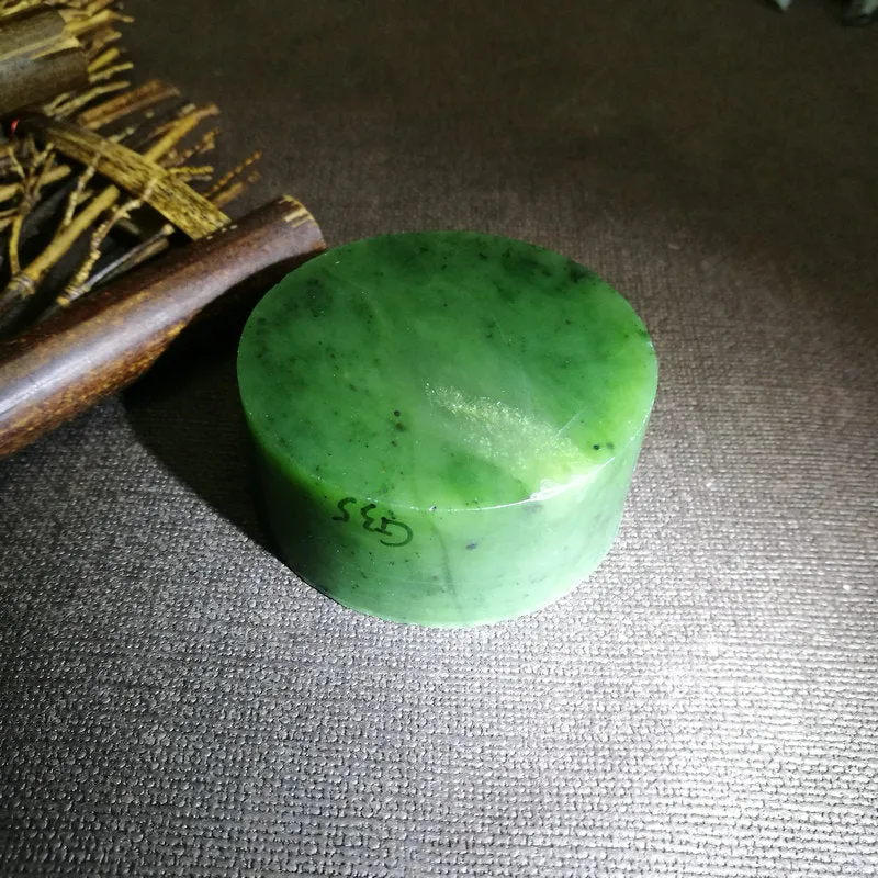 Natural Kunlun Jade Rough Nephrite Raw (5.6x2.5cm)