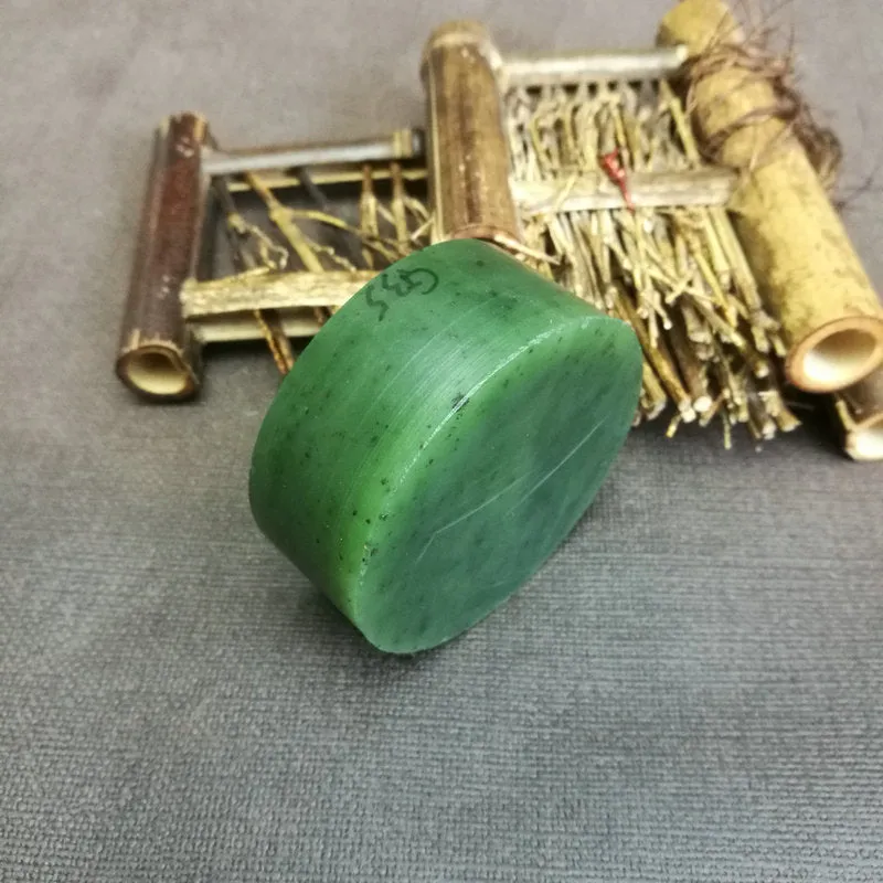 Natural Kunlun Jade Rough Nephrite Raw (5.6x2.5cm)