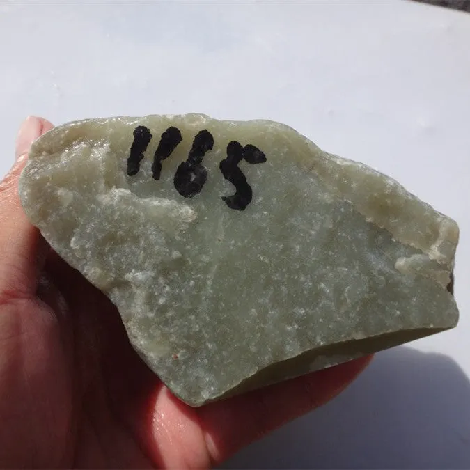 Natural Kunlun Jade Rough Nephrite Raw (656g, 9X6X5cm)