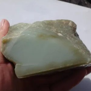 Natural Kunlun Jade Rough Nephrite Raw (656g, 9X6X5cm)