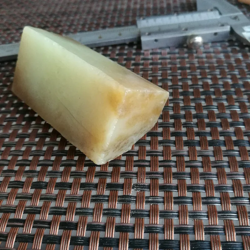 Natural Kunlun Jade Rough Nephrite Raw (86g, 5.7X2.5x2.4cm)