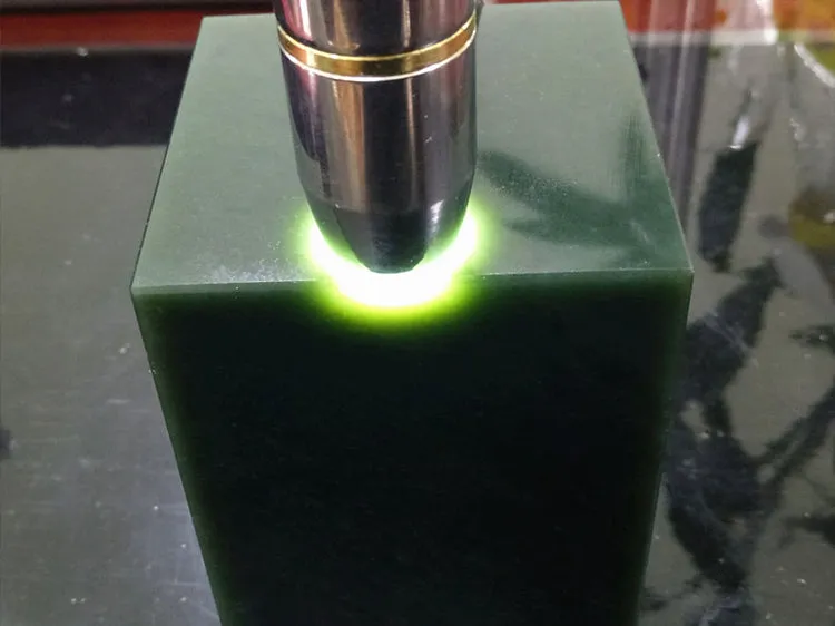 Natural Kunlun Jade Rough Nephrite Raw (975g, 9X6X6cm)