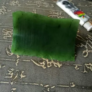 Natural Kunlun Jade Rough Nephrite Raw (97g, 7.9X3.5X1.6cm)