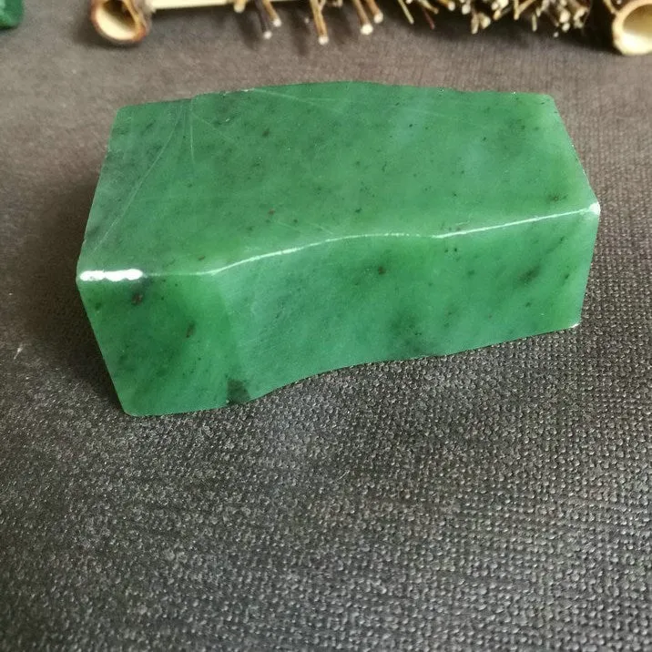 Natural Siberian Jade Rough Nephrite Raw (237g, 7x4x2.6cm)