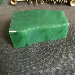 Natural Siberian Jade Rough Nephrite Raw (237g, 7x4x2.6cm)