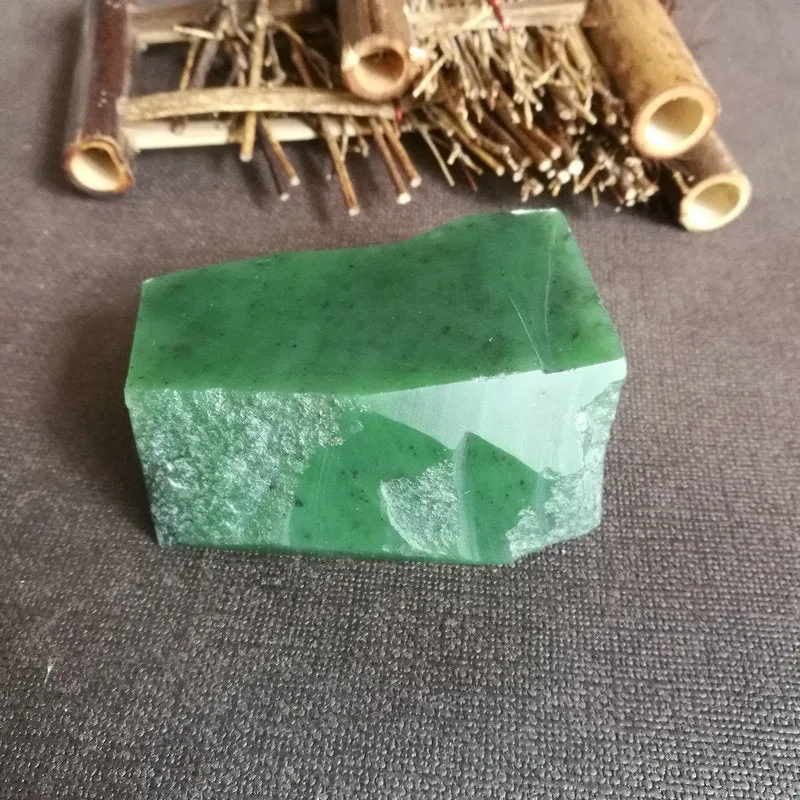 Natural Siberian Jade Rough Nephrite Raw (237g, 7x4x2.6cm)