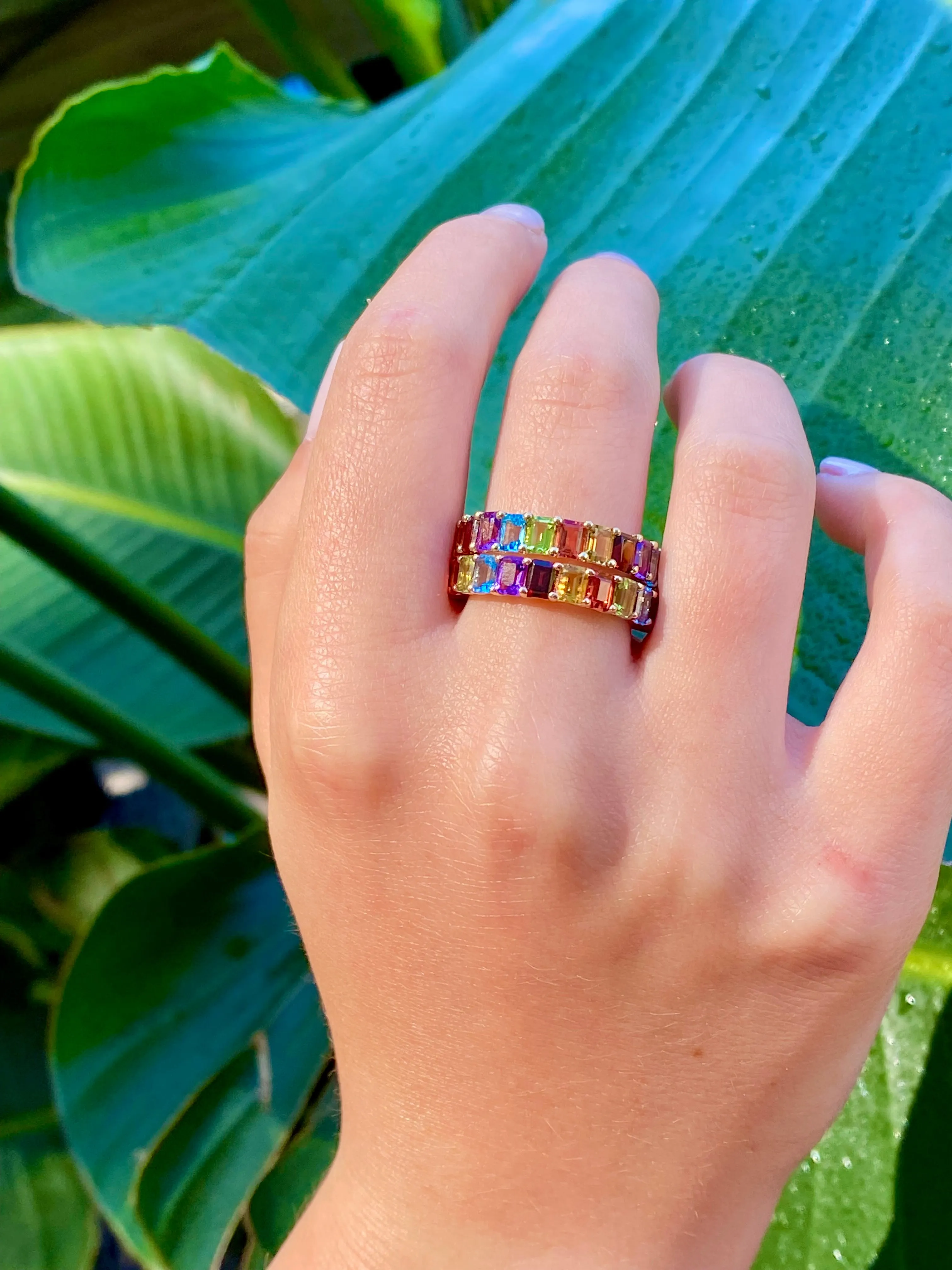 RAINBOW EMERALD CUT 3/4 BAND