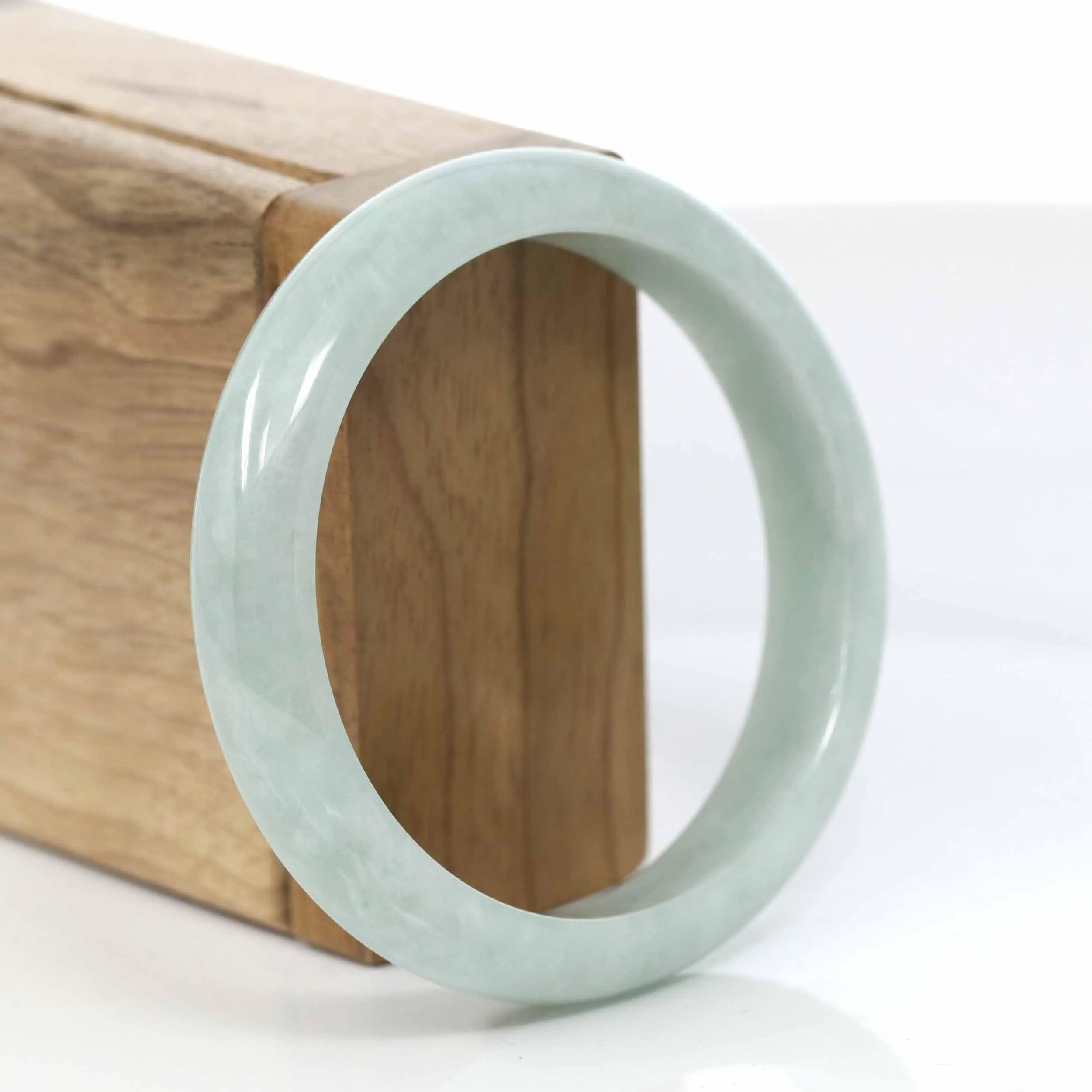 RealJade® Co. "Classic Bangle" Lavender Jadeite Jade Bangle ( 57.73 mm ) #407