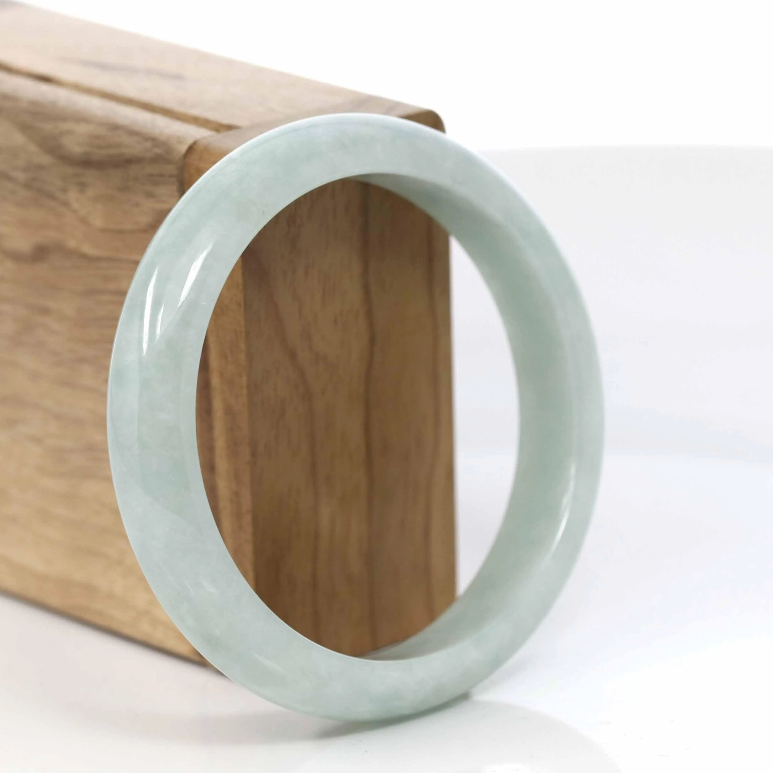 RealJade® Co. "Classic Bangle" Lavender Jadeite Jade Bangle ( 57.73 mm ) #407