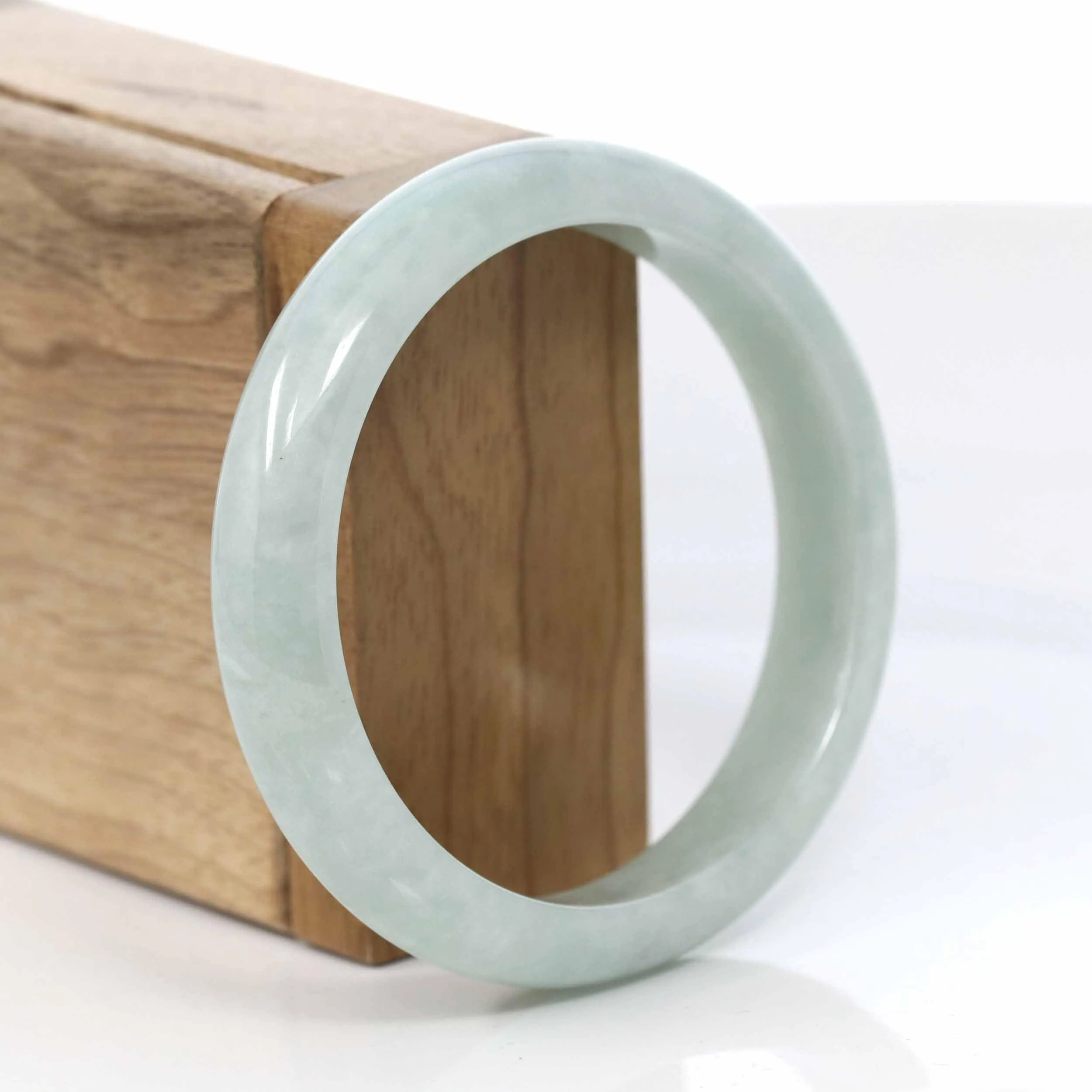 RealJade® Co. "Classic Bangle" Lavender Jadeite Jade Bangle ( 57.73 mm ) #407