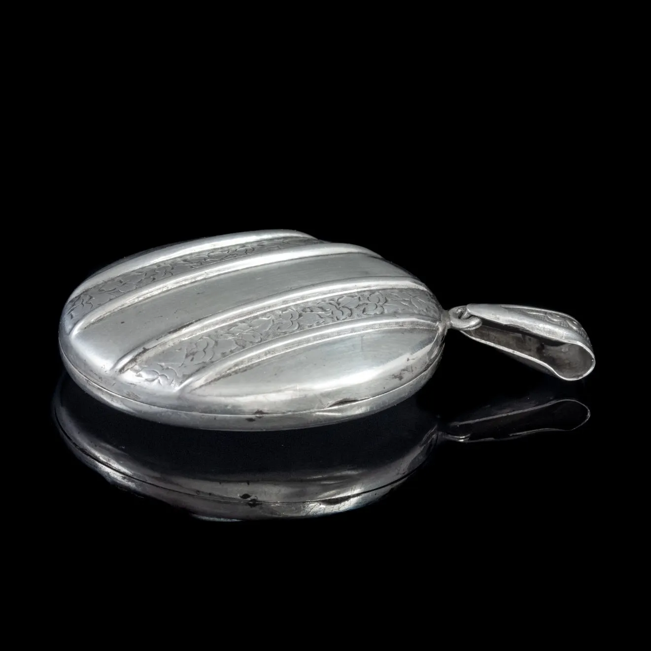 Vintage Ivy Locket Sterling Silver Circa 1980
